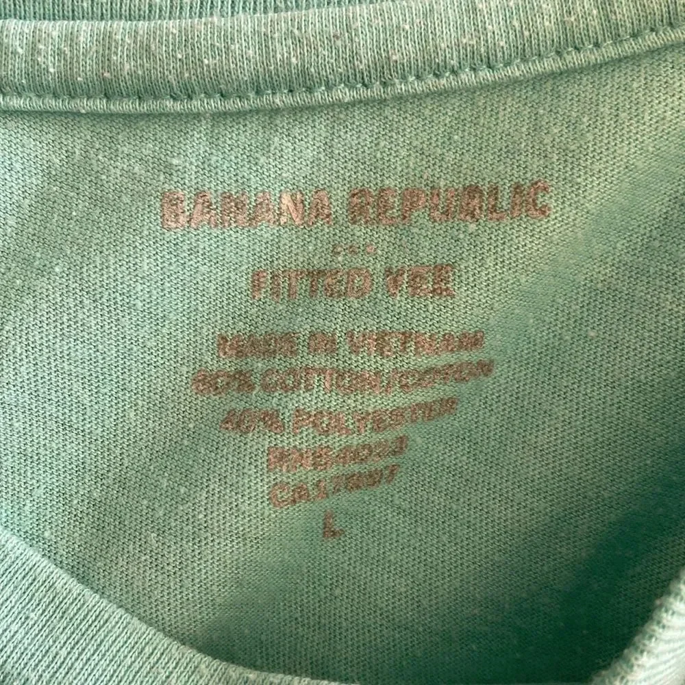 Banana Republic Large Fitted Vee Short Sleeve T Shirt